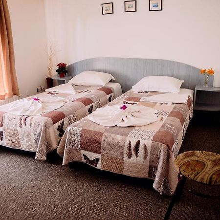 Casa Mica Guesthouse Bucarest Extérieur photo
