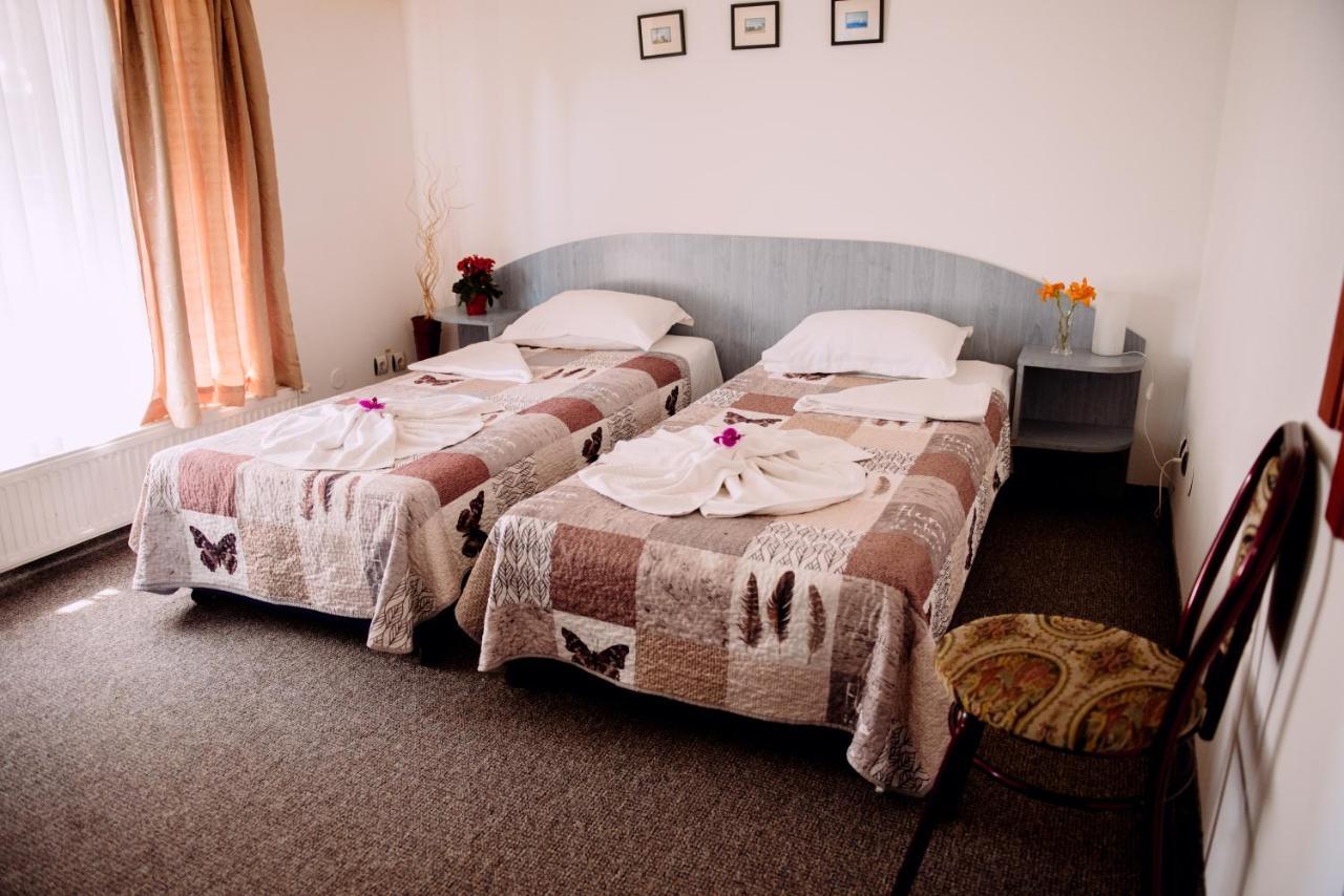Casa Mica Guesthouse Bucarest Extérieur photo