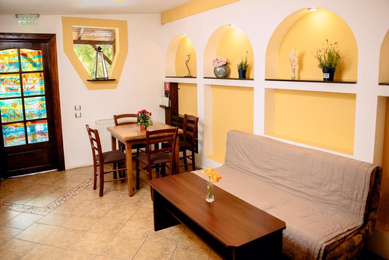 Casa Mica Guesthouse Bucarest Extérieur photo