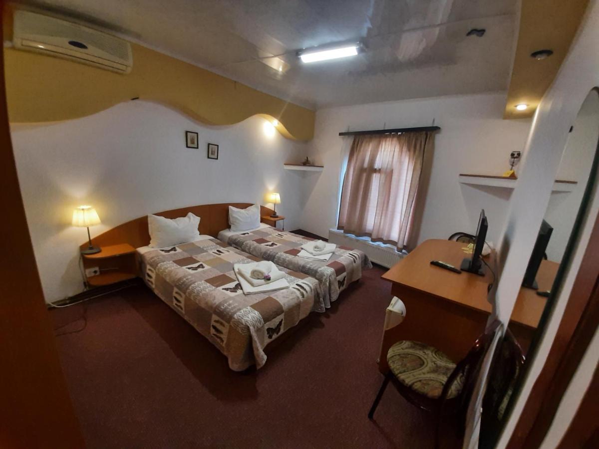Casa Mica Guesthouse Bucarest Extérieur photo