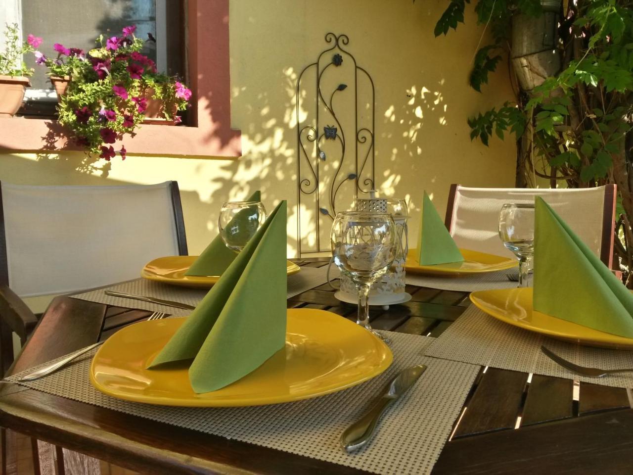 Casa Mica Guesthouse Bucarest Extérieur photo