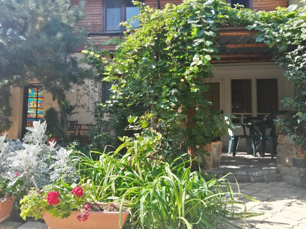 Casa Mica Guesthouse Bucarest Extérieur photo